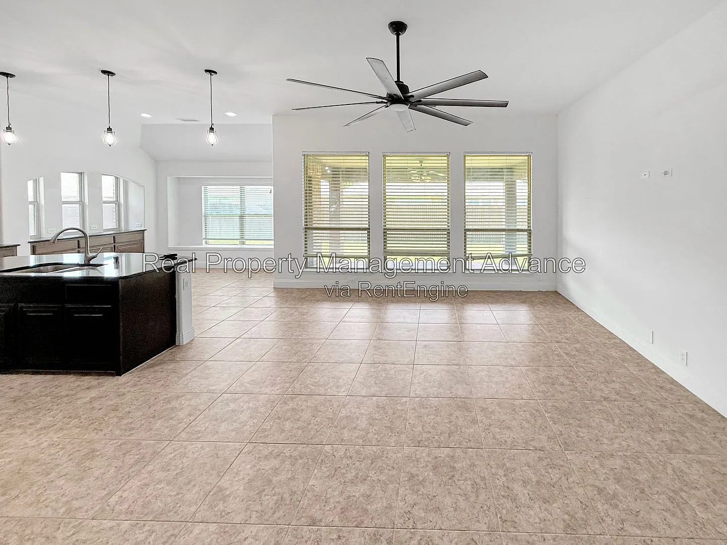 4 bed, 3.0 bath, 3066 sqft, $2,600 — Photo 4