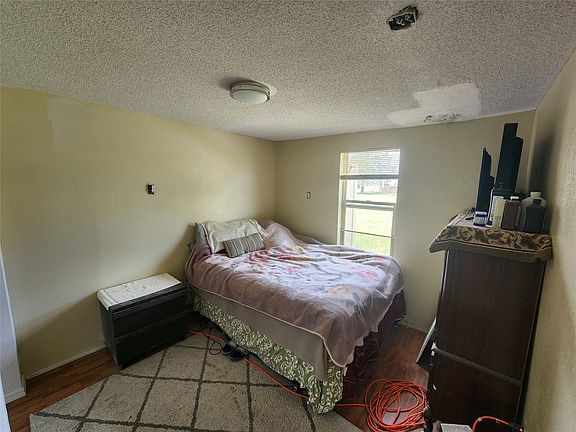 5th image of 116 S Poplar St