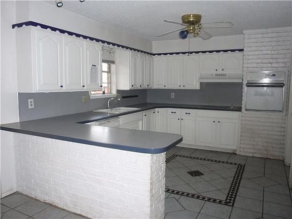 2nd image of 12133 Greenlawn Ave