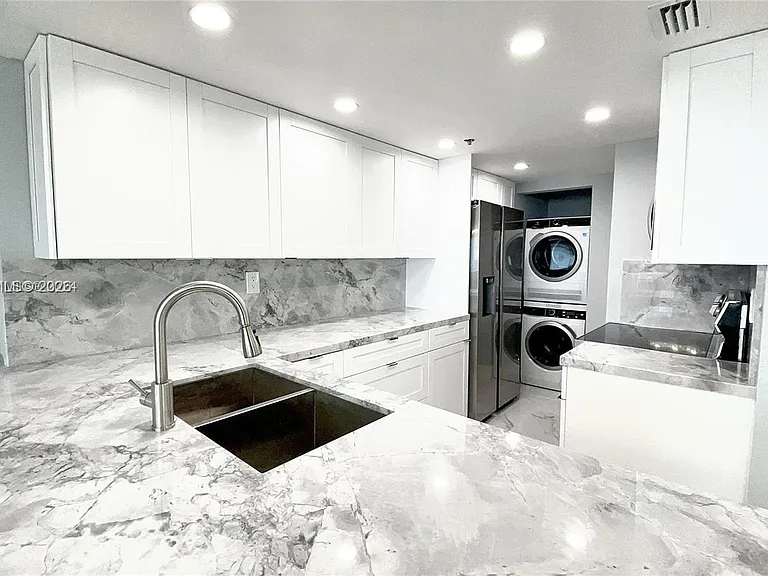 1717 N Bayshore Dr #A-1950 — Photo 7