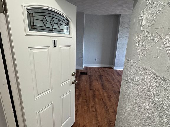 3rd image of 2312 Woodstock Ave Floor 1
