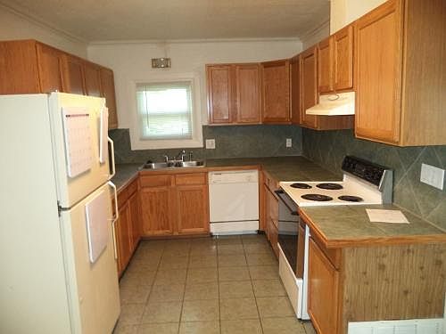 2nd image of 825 N Lowell Blvd