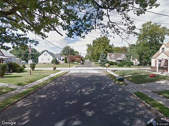 Exterior Neighborhood (street photo)