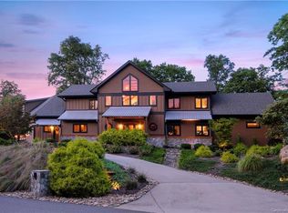 665 Hickory Dr, Waynesville, NC 28786