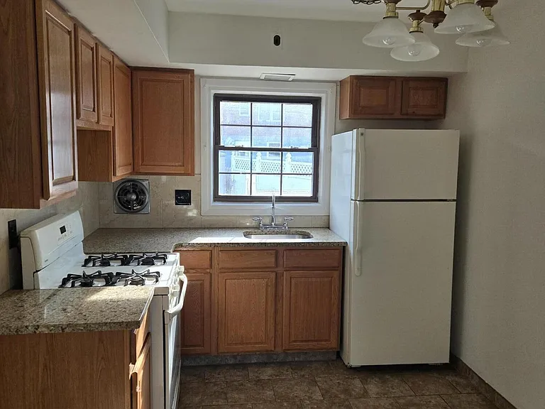 96 Renwick Ave #1 — Photo 5