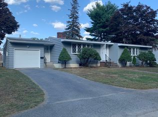 4 Standish Rd, Lynnfield, MA 01940