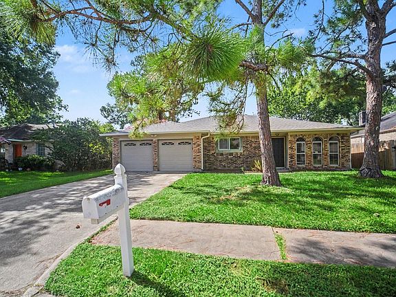 3rd image of 16463 Hickory Knoll Dr