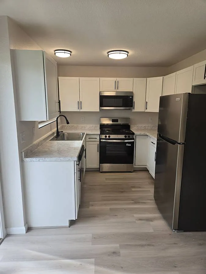 2 bed, 850 sqft, $1,875 — Photo 1