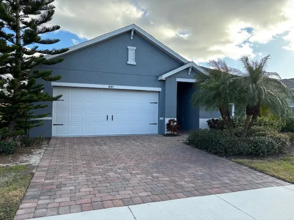 8945 Mondial Ct, Venice, FL 34293