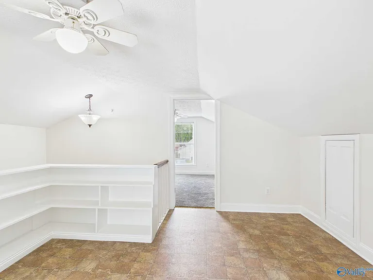 501 Prospect Dr SE — Photo 32