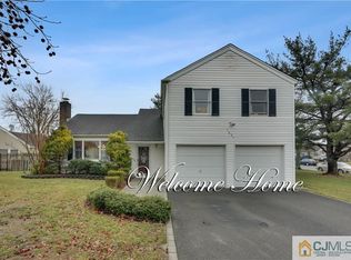 1071 Cavan Dr, Toms River, NJ 08753