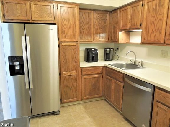 5th image of 121 Carriage Ln Unit 121