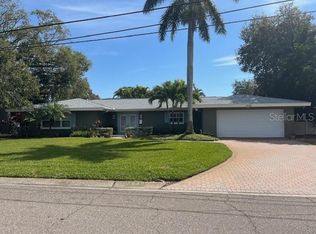 7920 Garden Dr N, Saint Petersburg, FL 33710