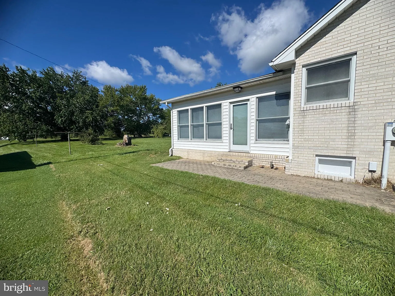 3 bed, 3.0 bath, 2083 sqft, $2,750 — Photo 2