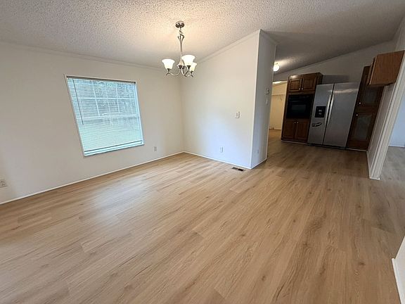 5th image of 530 Ellison Rd E