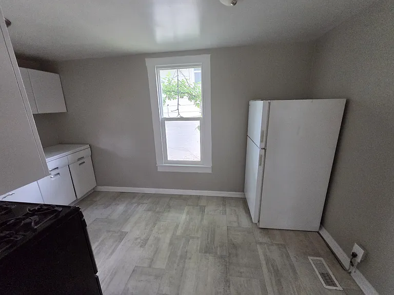 1046 W Maple Ave — Photo 9