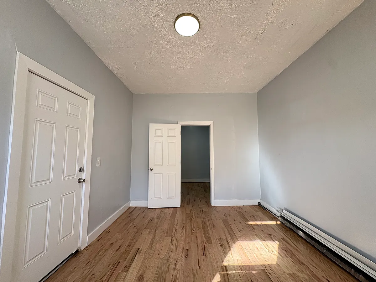 Building Photo - 92 Stegman St #1