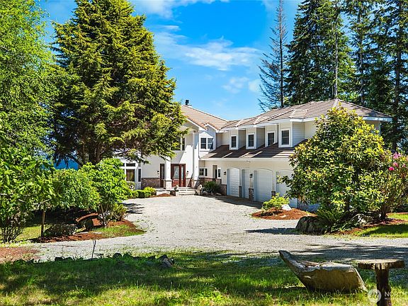 2nd image of 3065 Oak Bay Road