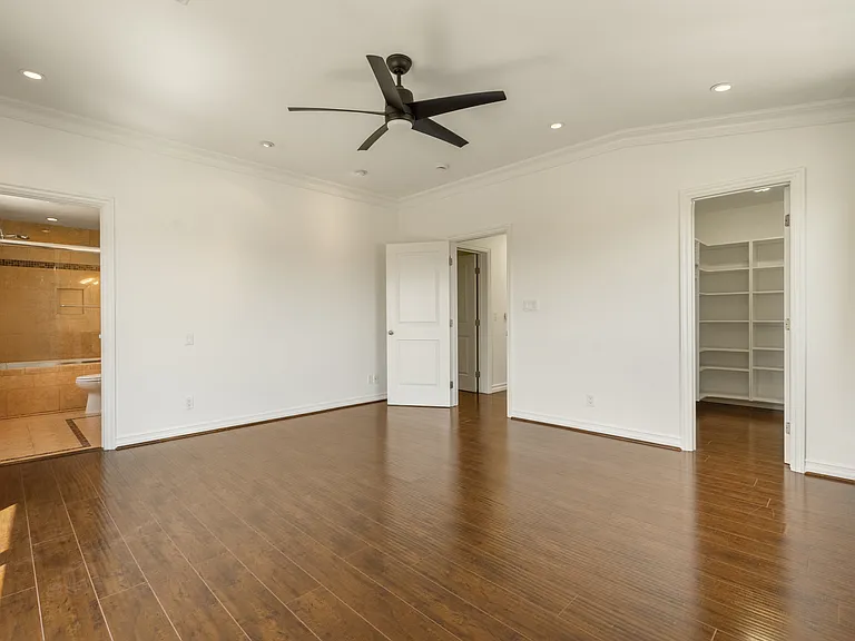 1530 Parmer Ave — Photo 13