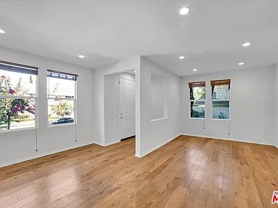 281 N Mar Vista Ave #3 — Photo 8