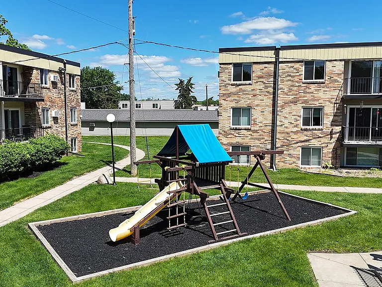 Winchester Apartments & Townhomes — Photo 13