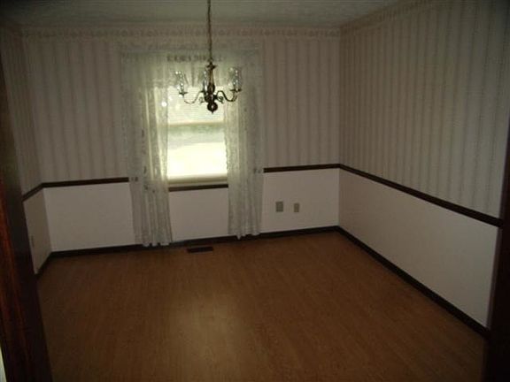 3rd image of 7895 Sarahurst Dr