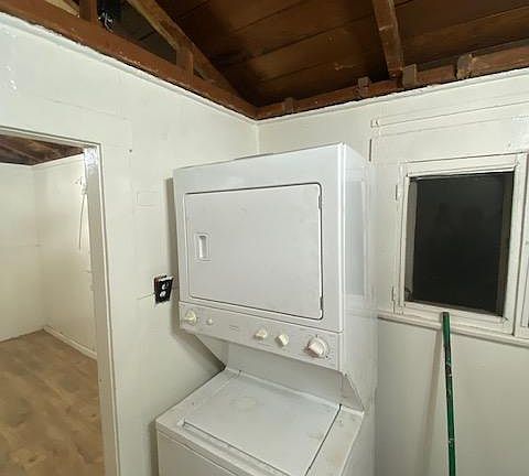 4th image of 408 1/2 Washington Ave #1/2