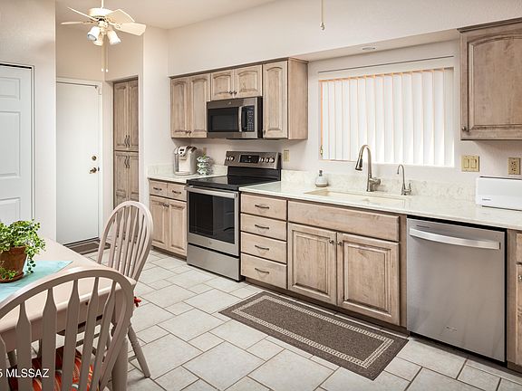 3rd image of 1920 W Careybrook Ln