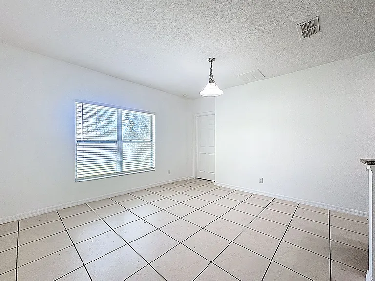 662 Vitoria Rd — Photo 6