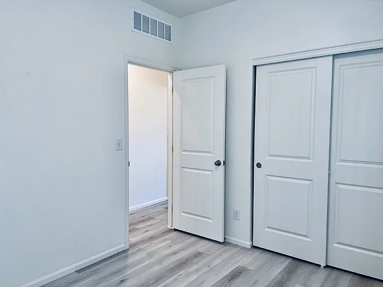 370 Maple St — Photo 16