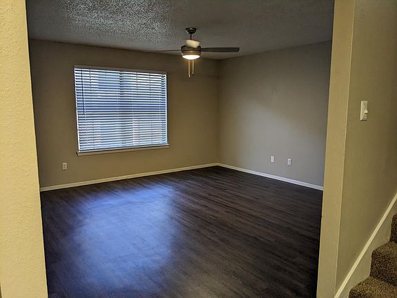 3rd image of 861 Majestic Dr #861