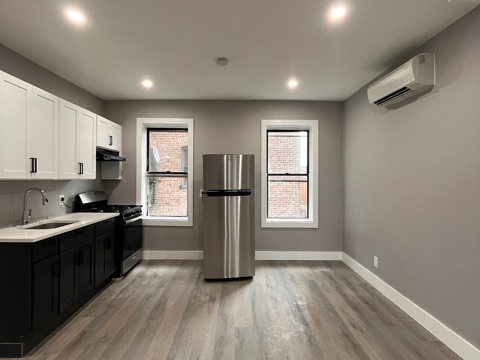 3 bed, 1000 sqft, $2,300 — Photo 2