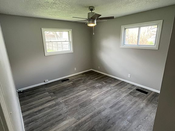 5th image of 2052 Hartford Ave