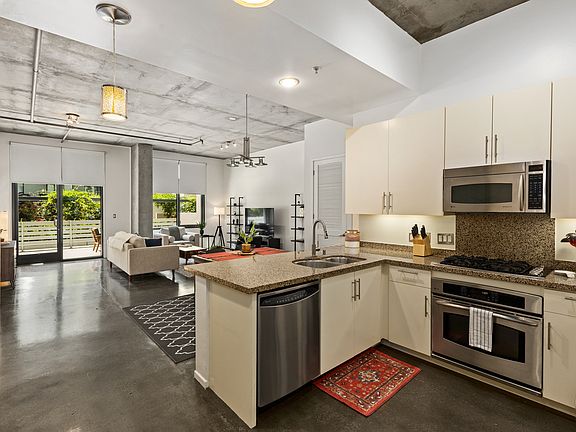 4th image of 527 10th Ave Unit 211