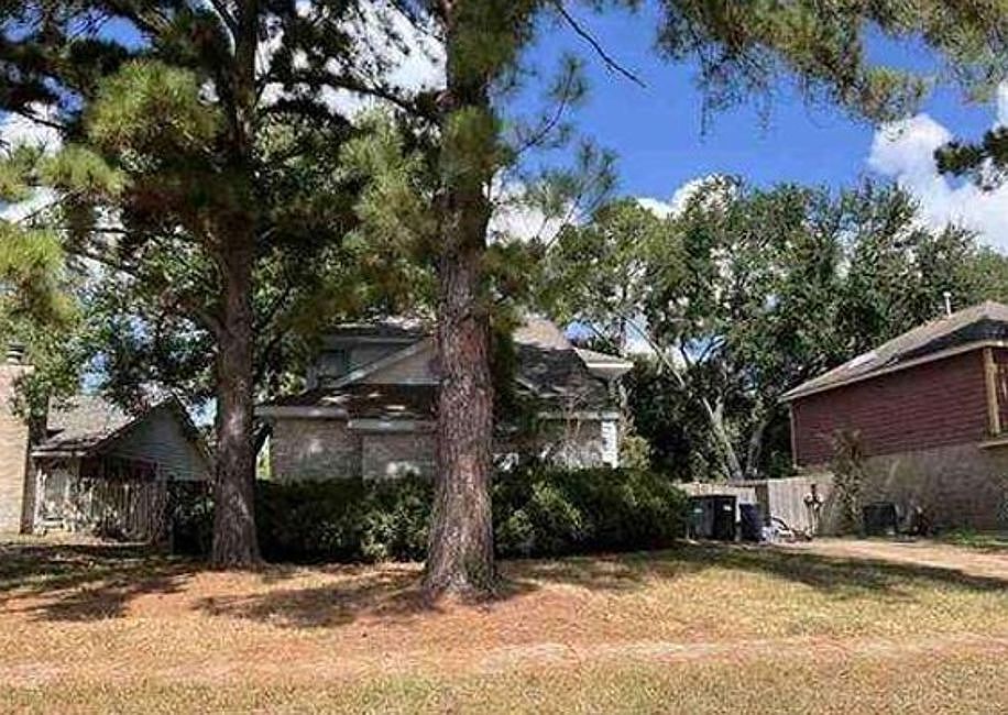 2nd image of 8435 Lake Crystal Dr