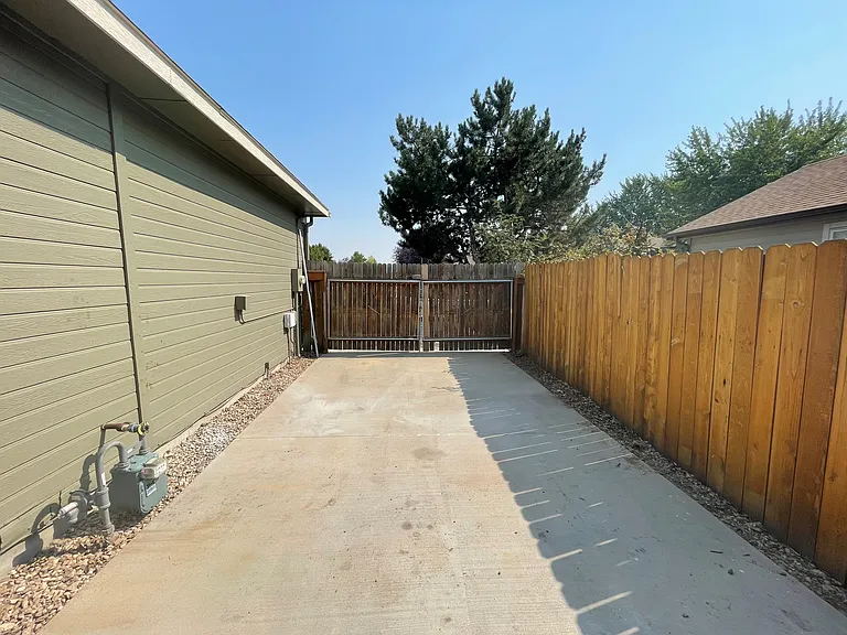2652 W Sheryl St — Photo 23