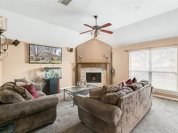 4th image of 9141 Autumn Falls Dr