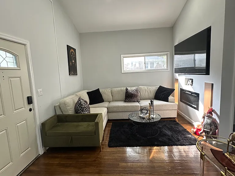 902 Phylen Ct — Photo 1