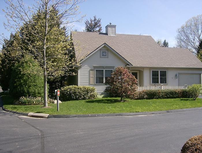 1st image of 2 Cherry Blossom Ln