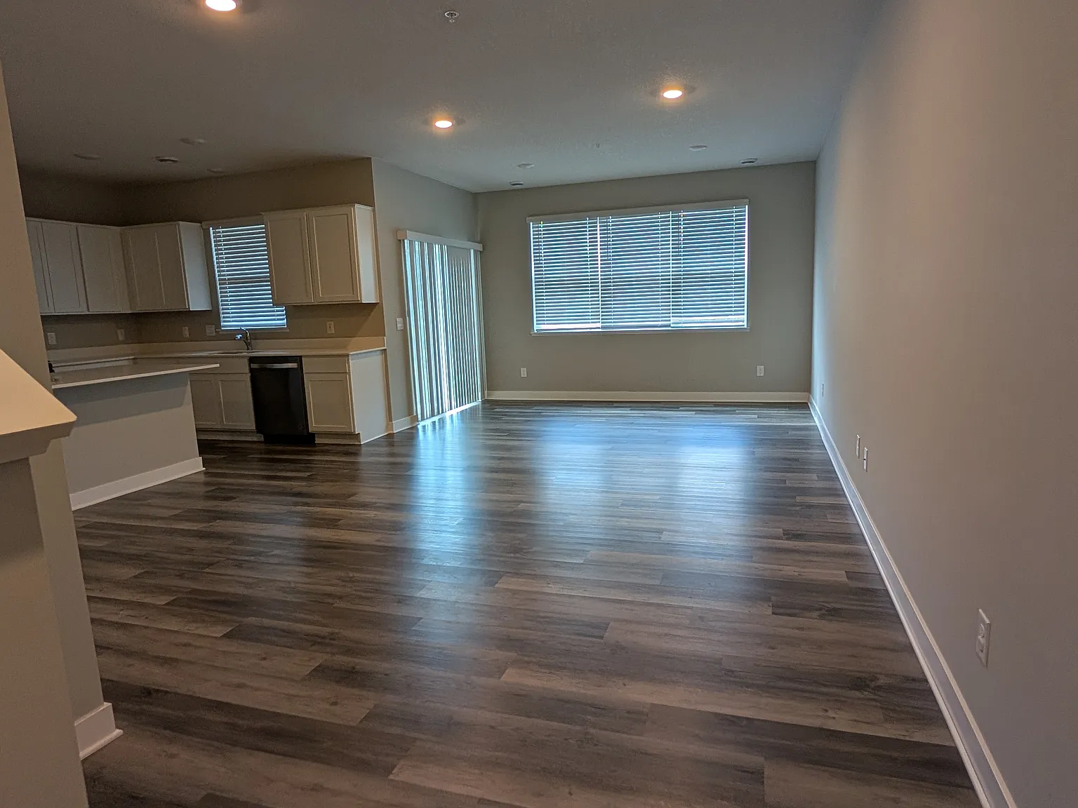 3 bed, 1894 sqft, $2,499 — Photo 4