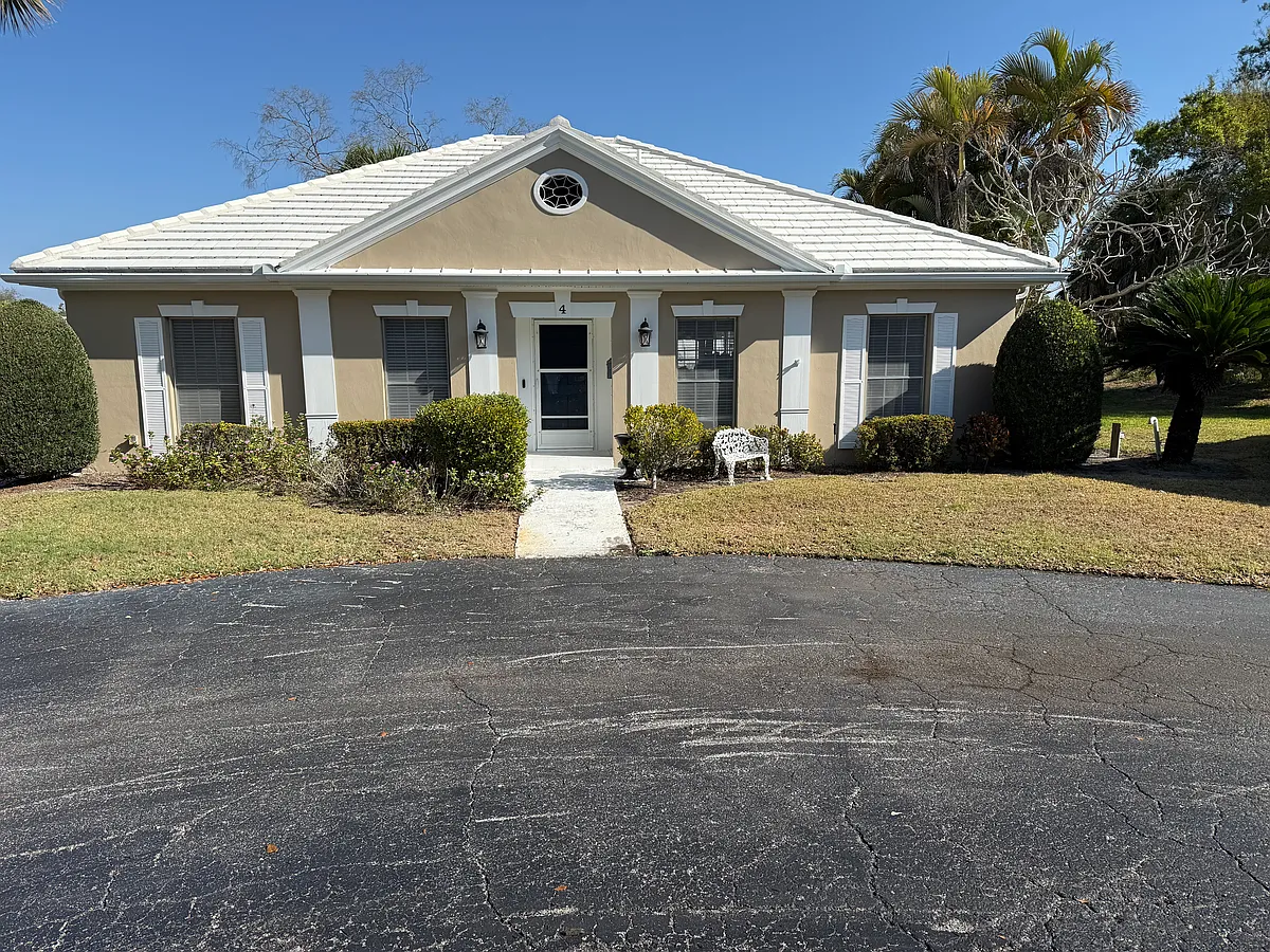Photo 2 of 12 - 4 Antigua Cir - Englewood, FL Building Photo - 4 Antigua Cir