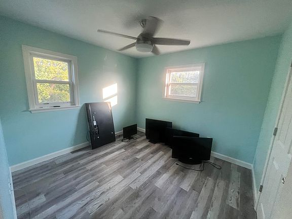 2nd image of 1491 Thames Dr