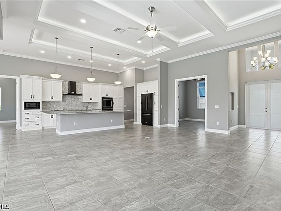 3rd image of 8590 Belle Meade Dr