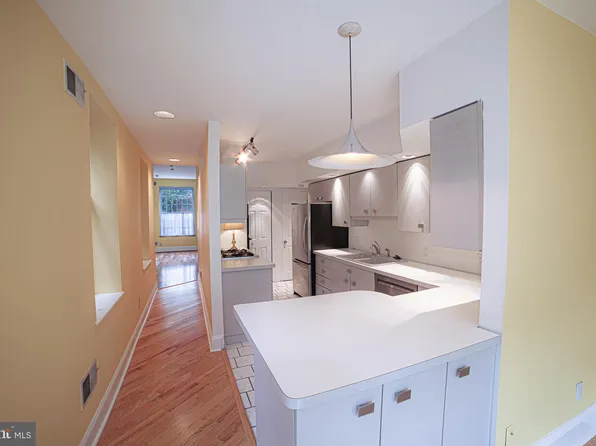 829 N 25th St, Philadelphia, PA 19130