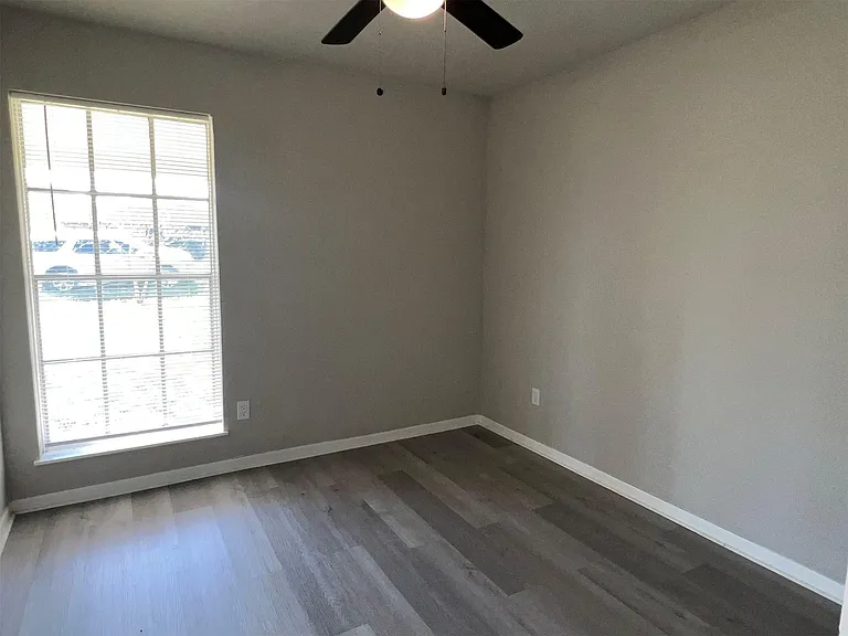 224 Stuart St — Photo 15