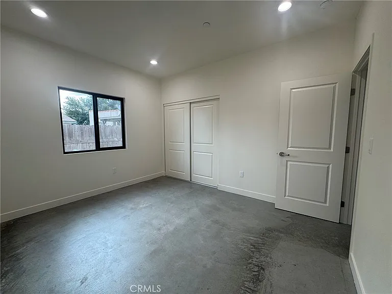 8832 Greenwood Ave — Photo 5