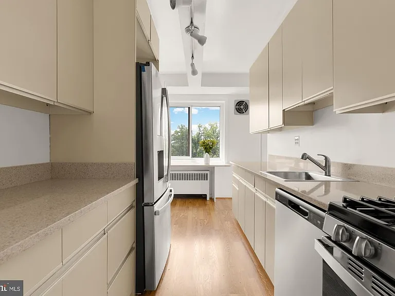 4201 Cathedral Ave NW #1405W — Photo 17