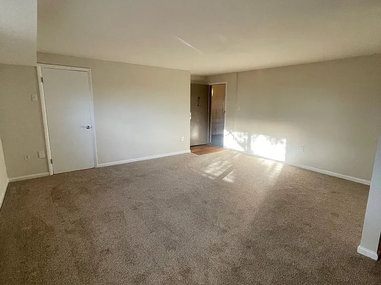 Longview — Photo 33