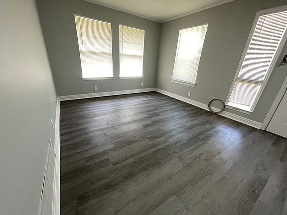 4th image of 709 Barnes St