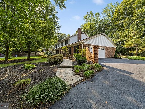2nd image of 112 Mettenet Ct